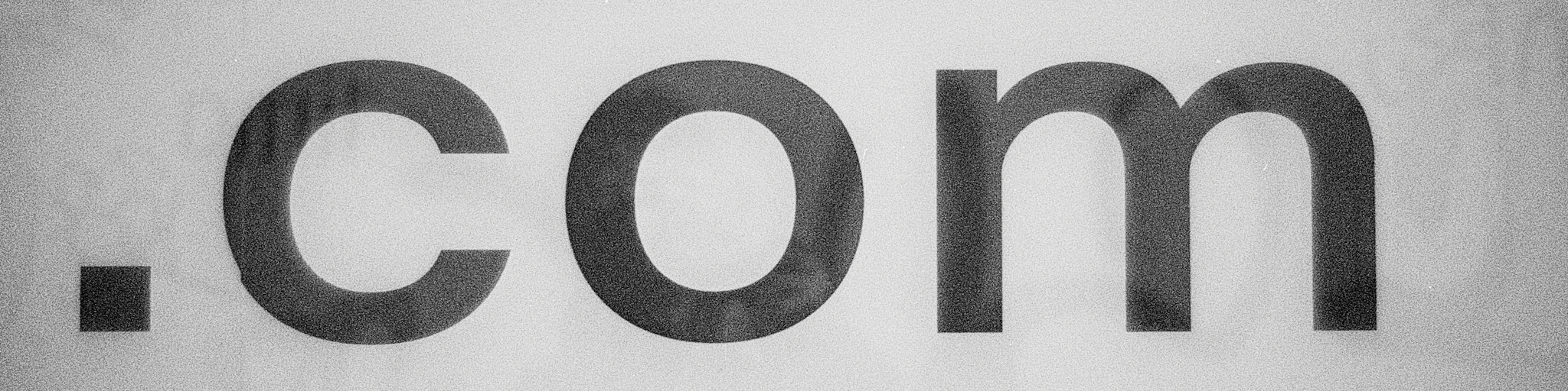a black and white photo of the word comm