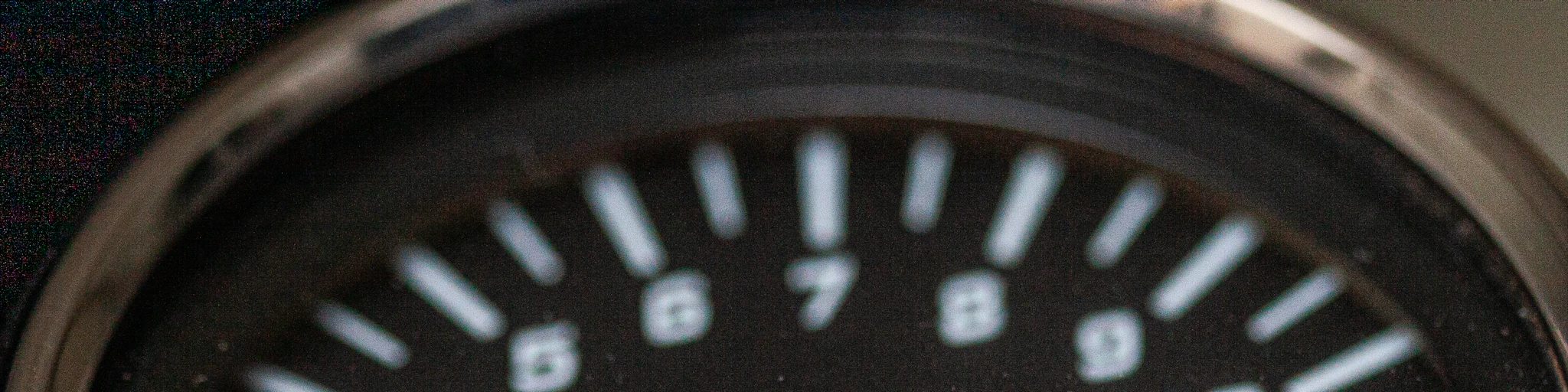 closeup photo og gauge